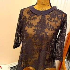 This beautiful blouse is perfect for any occasion, like new, clean condition.